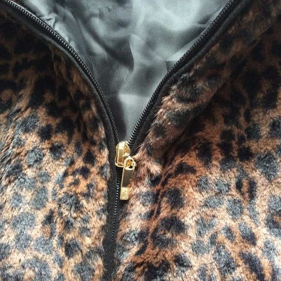 JM Collection Faux Fur Leopard Vest - Picture 3 of 5